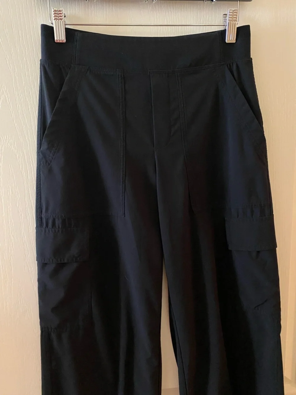 ATHLETA Brooklyn Heights High Rise Cargo Pant Wide Legs in Black - 0 Petite - Picture 6 of 12